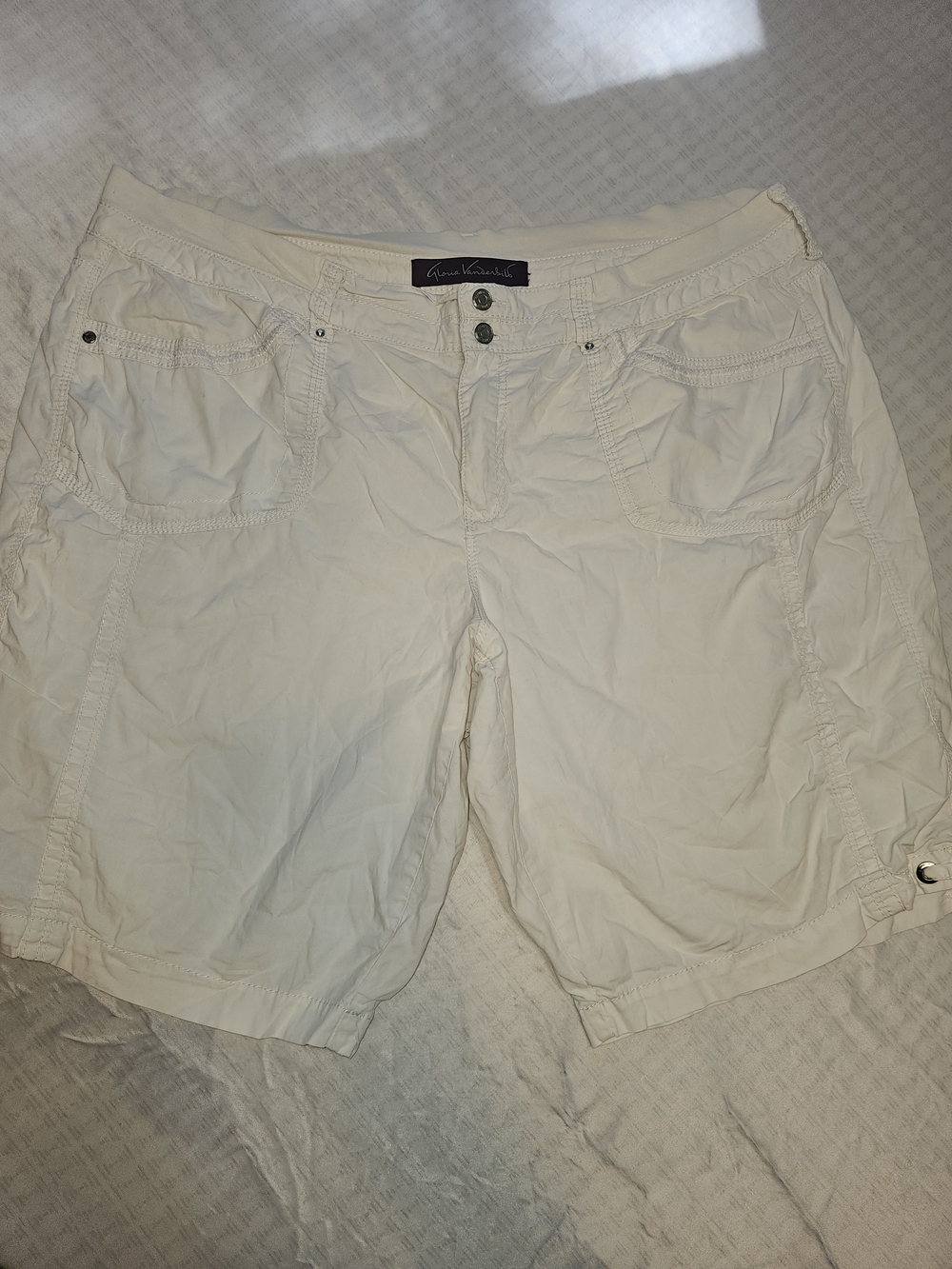Gloria Vanderbilt White Bermuda Shorts with Front Pockets 14